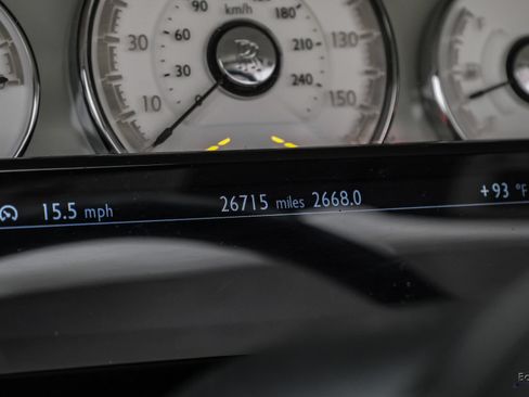 Used 2017 Rolls-Royce Dawn RWD image 93