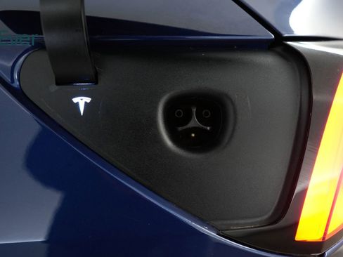 Used 2021 Tesla Model Y Long Range image 10