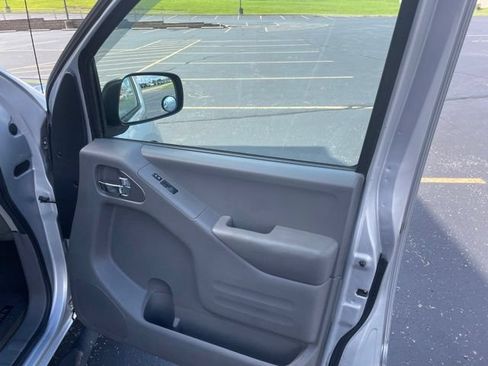 Used 2016 Nissan Frontier SV RWD image 38