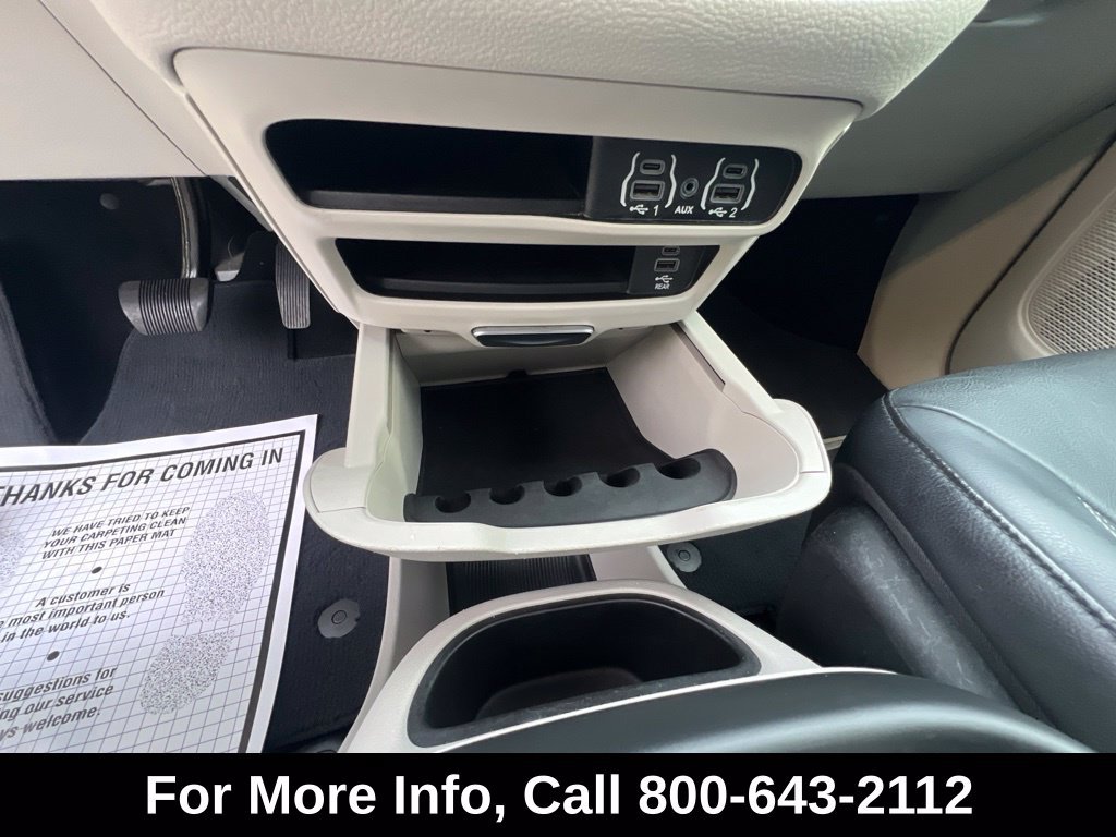 Used 2022 Chrysler Pacifica Touring-L w/ Uconnect Theater Family Group FWD image 33