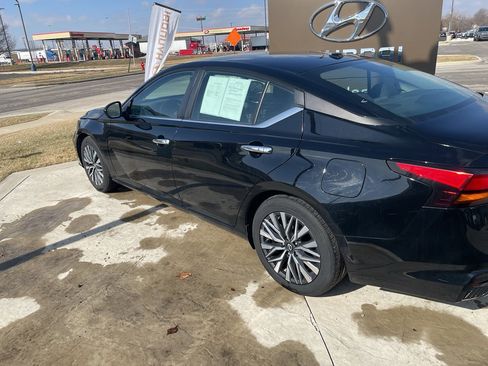 Used 2024 Nissan Altima 2.5 SV image 3
