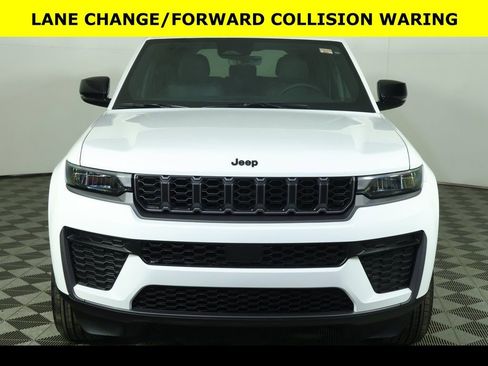 New 2026 Jeep Grand Cherokee Altitude image 8