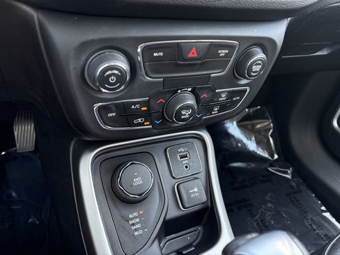 Used 2020 Jeep Compass Latitude AWD/4WD image 29