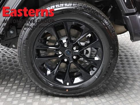 Used 2025 Jeep Wrangler Unlimited Sahara w/ Safety Group AWD/4WD image 8