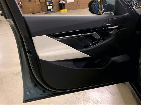 New 2026 BMW 530i w/ Premium Package image 10