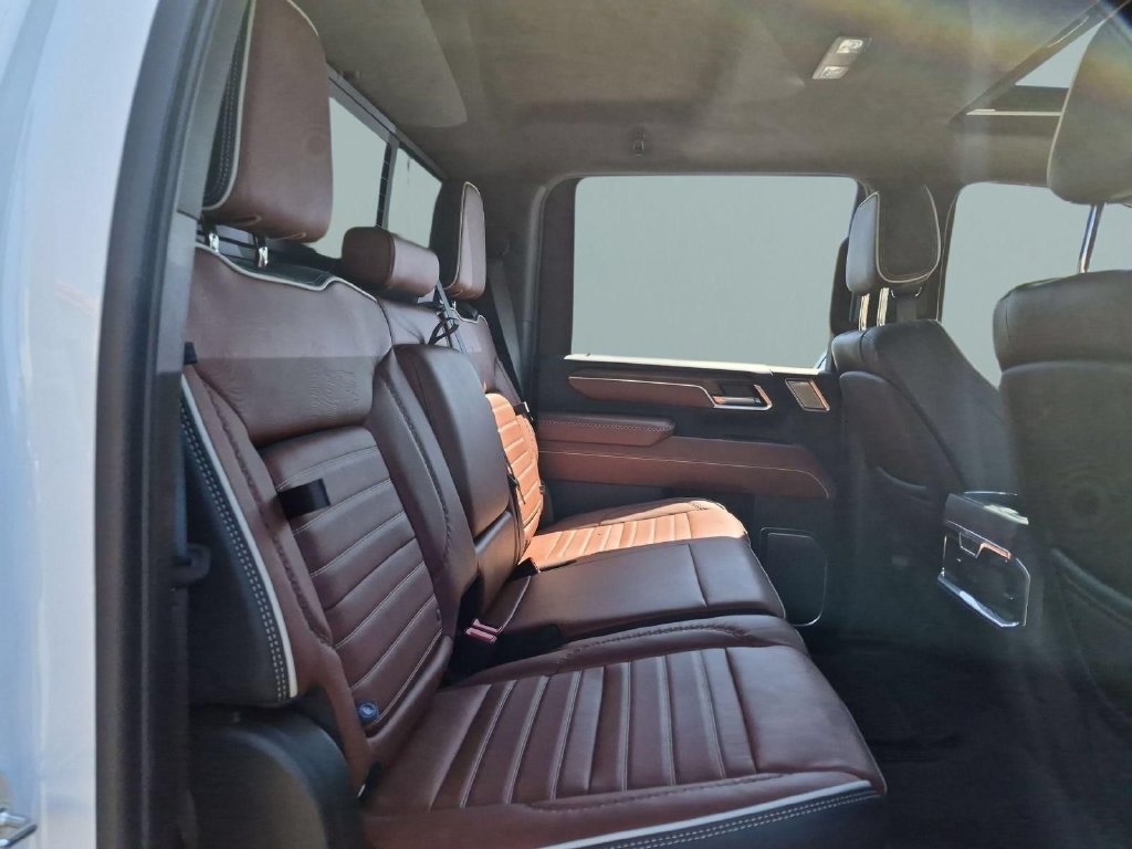 Certified 2025 GMC Sierra 3500 Denali Ultimate AWD/4WD image 26