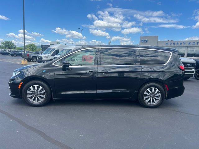 Used 2022 Chrysler Pacifica Touring-L w/ Uconnect Theater Family Group FWD image 4