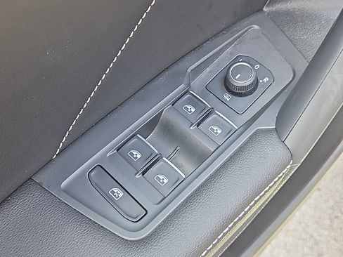 Certified 2024 Volkswagen Tiguan SE R-Line AWD/4WD image 21