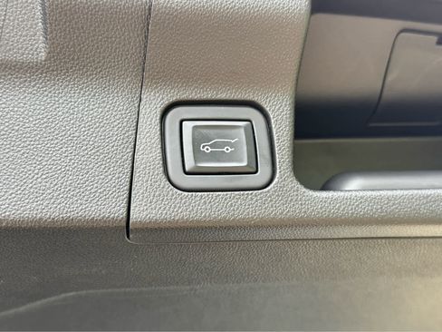Used 2023 GMC Acadia SLT w/ Preferred Package FWD image 27