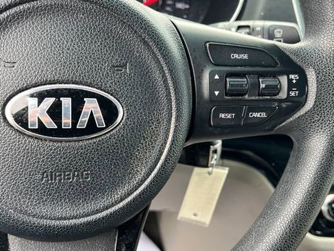Used 2016 Kia Sedona LX w/ LX Convenience Package image 20