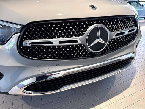Used 2025 Mercedes-Benz GLC 300 4MATIC image 33