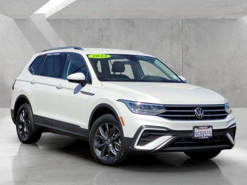 Used 2023 Volkswagen Tiguan SE AWD/4WD image 1