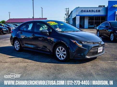 Used 2025 Toyota Corolla LE FWD image 1