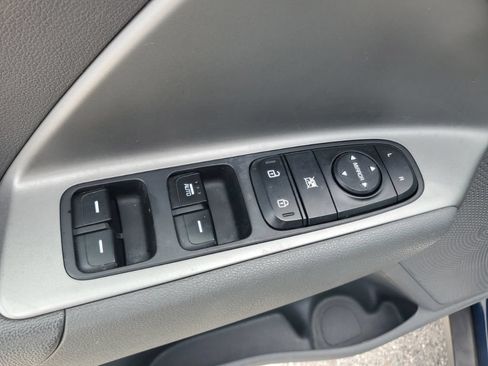 Used 2019 Kia Niro LX FWD image 9