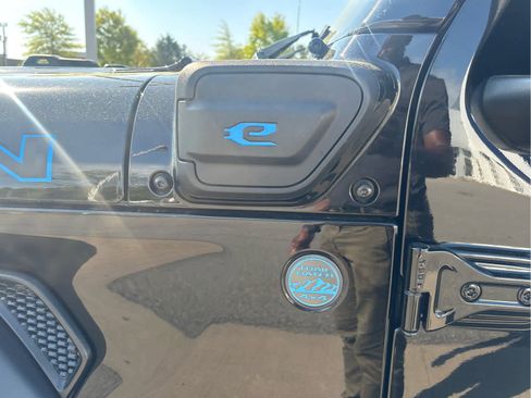 Used 2023 Jeep Wrangler Unlimited Rubicon 4xe AWD/4WD image 13