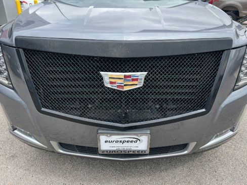 Used 2018 Cadillac Escalade Luxury AWD/4WD image 12