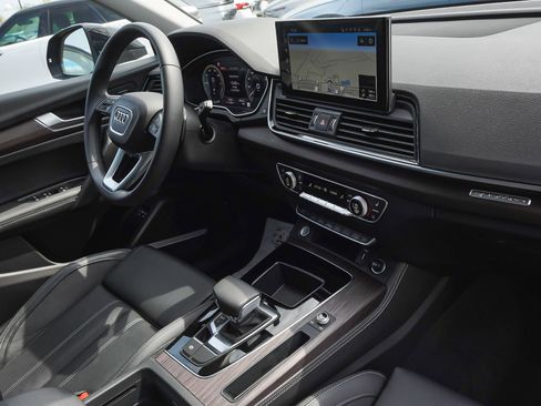 Used 2024 Audi Q5 e Prestige w/ Prestige Package AWD/4WD image 40