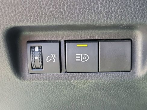 Used 2019 Toyota RAV4 XLE AWD/4WD image 19