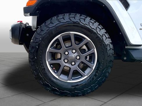Used 2023 Jeep Gladiator Overland w/ Popular Equipment Package AWD/4WD image 10