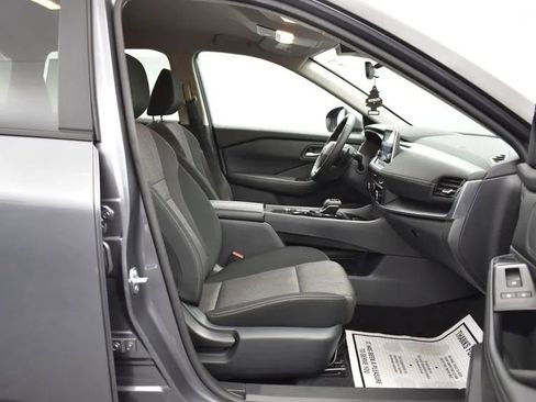 Used 2025 Nissan Rogue SV image 17