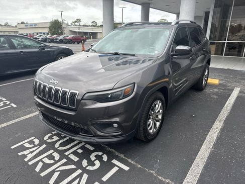 Used 2019 Jeep Cherokee Latitude Plus w/ Comfort/Convenience Group image 2