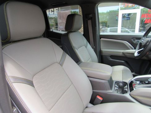 Used 2024 Chevrolet Colorado ZR2 w/ ZR2 Convenience Package III AWD/4WD image 36