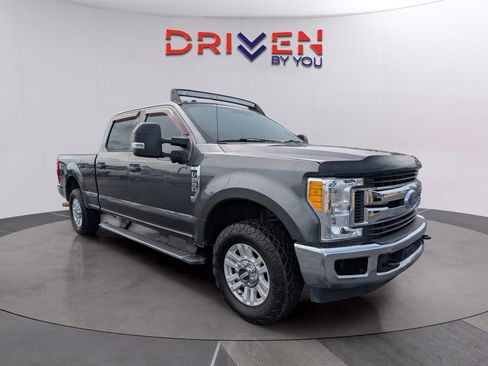 Used 2017 Ford F250 XLT w/ XLT Value Package image 7