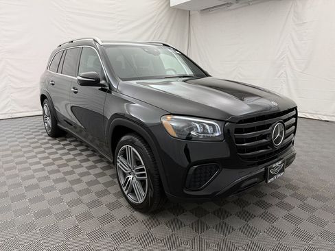 Used 2025 Mercedes-Benz GLS 450 4MATIC image 4