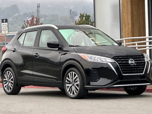 Used 2023 Nissan Kicks SV image 9