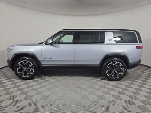 Used 2025 Rivian R1S Adventure Dual AWD/4WD image 2