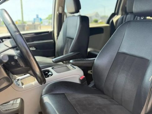 Used 2020 Dodge Grand Caravan SXT FWD image 11