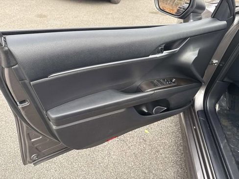 Used 2024 Toyota Camry SE image 17