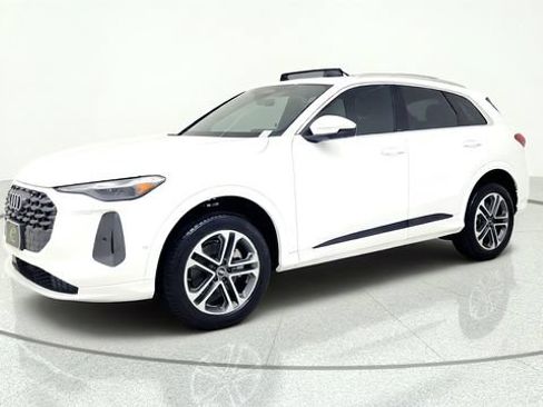 Used 2025 Audi Q5 Premium Plus w/ Premium Plus AWD/4WD image 4