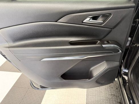 Used 2024 Chevrolet Traverse LS FWD image 23