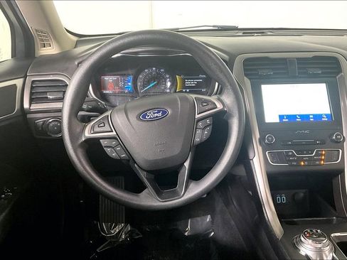 Used 2020 Ford Fusion SE image 5