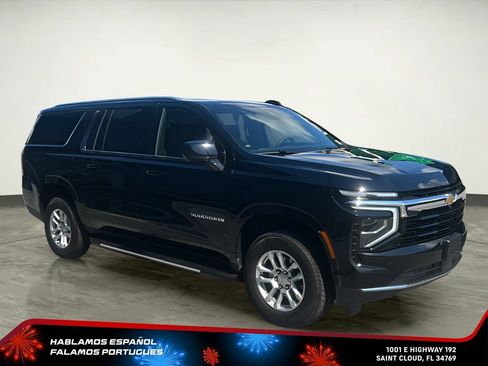 Used 2025 Chevrolet Suburban LS RWD image 8