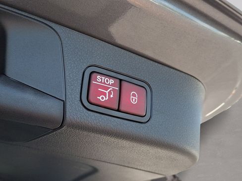 Used 2026 Mercedes-Benz GLB 250 4MATIC image 6