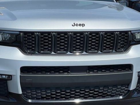 Used 2023 Jeep Grand Cherokee L Limited w/ Black Appearance Package AWD/4WD image 44