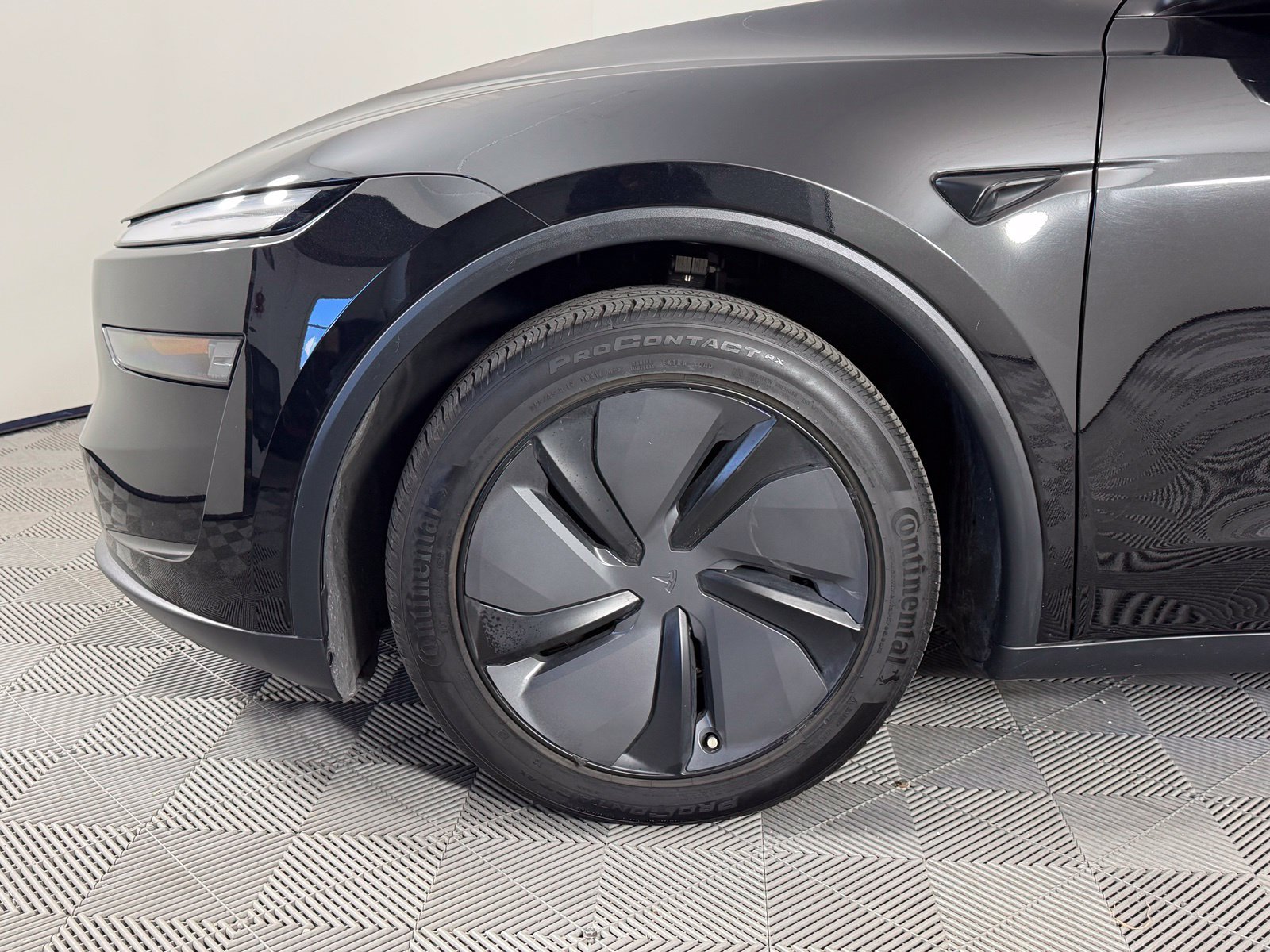 Used 2026 Tesla Model Y AWD image 5