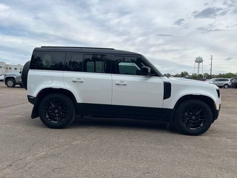 Used 2025 Land Rover Defender 110 X-Dynamic SE AWD/4WD image 6