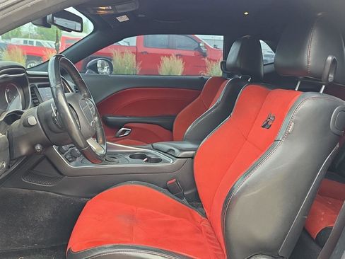 Used 2018 Dodge Challenger R/T Scat Pack w/ Leather Interior Group RWD image 9