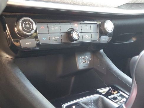 Used 2022 Jeep Compass Latitude FWD image 26