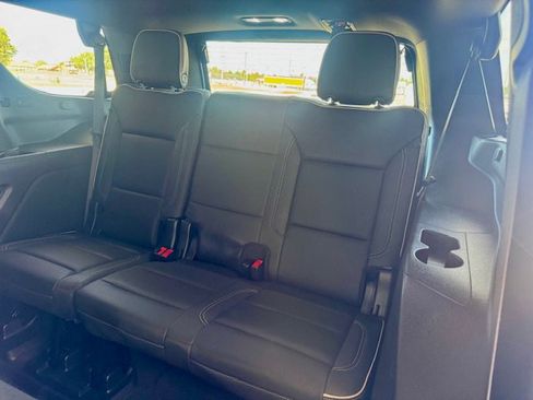 Used 2023 GMC Yukon SLT image 8