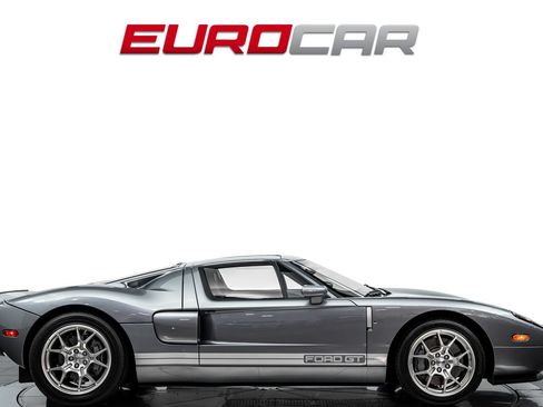 Used 2006 Ford GT RWD image 6
