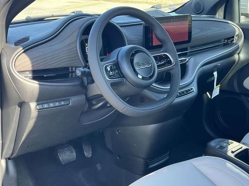 New 2025 FIAT 500 e FWD image 9