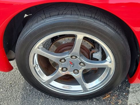 Used 2004 Chevrolet Corvette Coupe w/ Roof Package RWD image 11