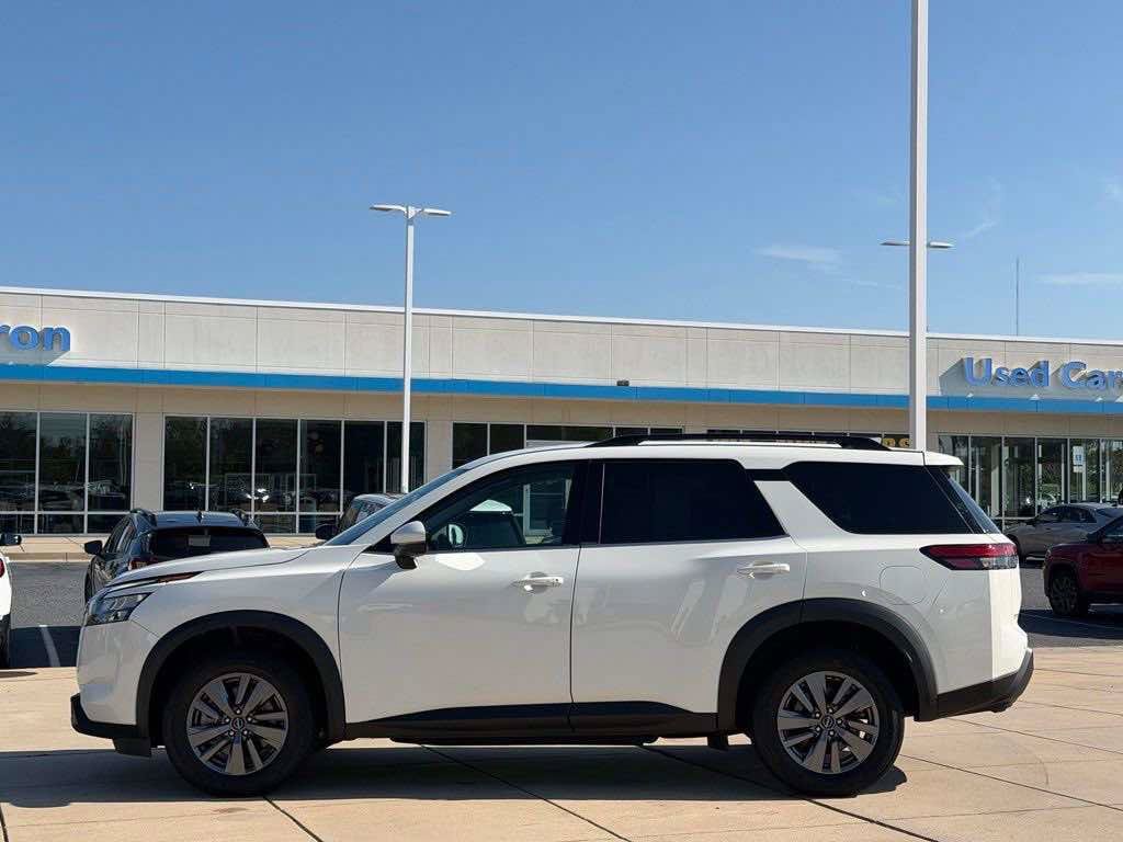 Used 2025 Nissan Pathfinder SV AWD/4WD image 27