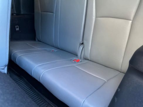 Used 2023 Toyota Highlander Limited image 16