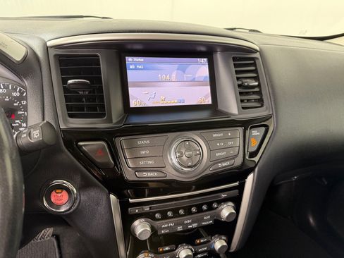 Used 2015 Nissan Pathfinder SV AWD/4WD image 16
