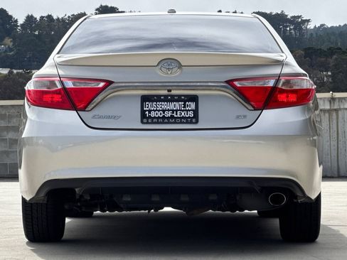 Used 2017 Toyota Camry SE w/ Moonroof Package FWD image 9